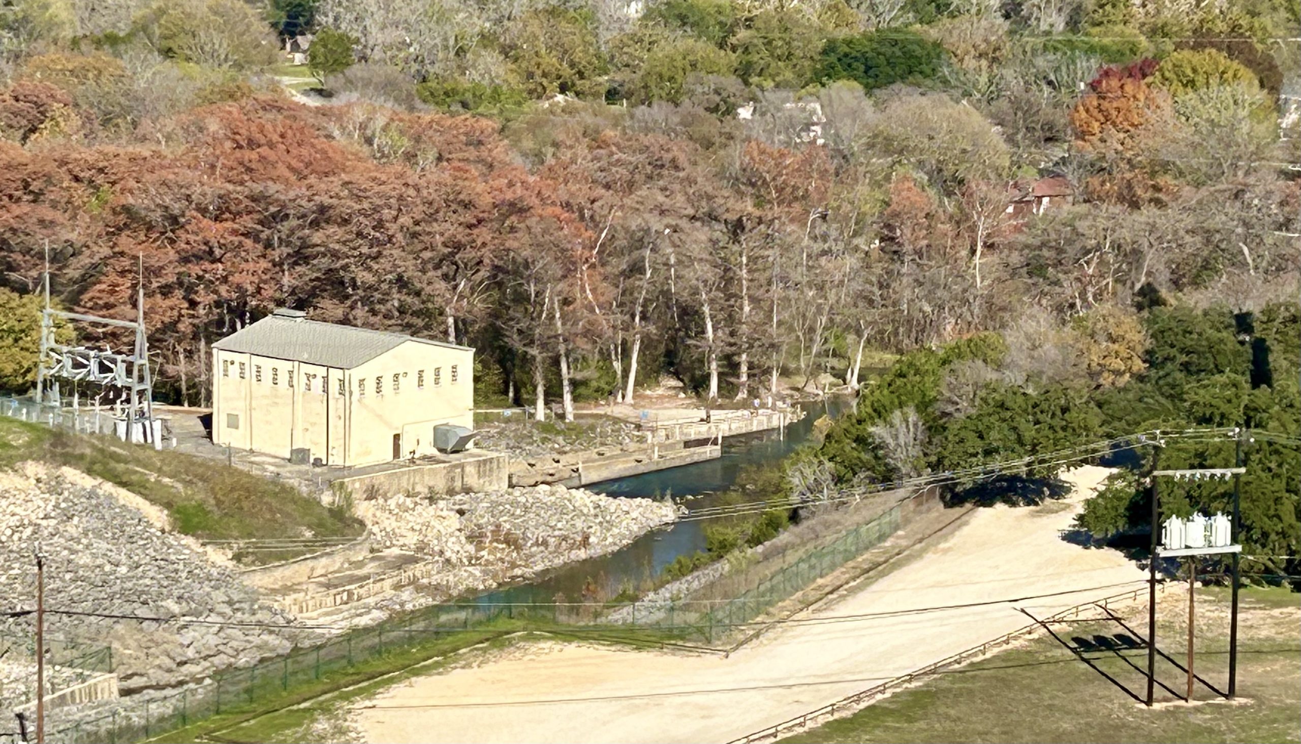 View of the Canyon Lake power plant from the top of the dam
