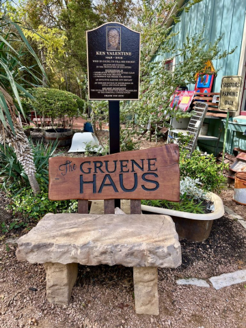 The Gruene Haus, dedication sign to Ken Valentine